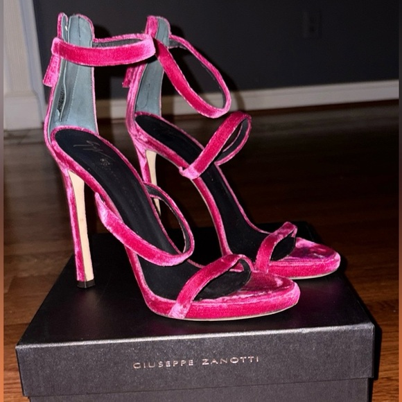 Giuseppe Zanotti Veronica Melograno Fuchsia velvet suede sandals size US 9.5 - Picture 3 of 12